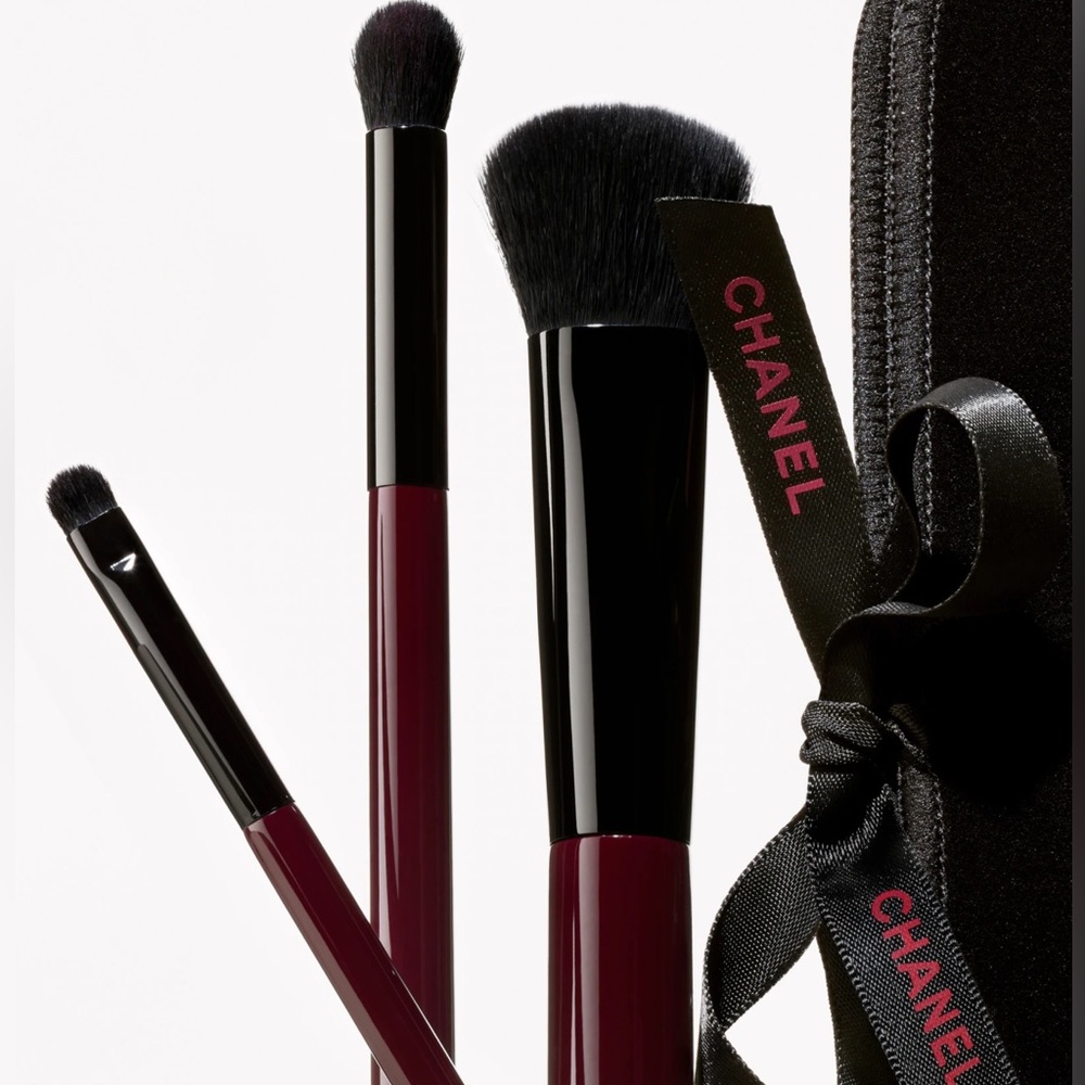 🔥NEW CHANEL LES PINCEAUX ROUGE NOIR Collection of 3 Professional Makeup Brushes - Picture 2 of 10